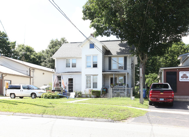 83 Lebanon Ave in Colchester, CT - Foto de edificio - Building Photo