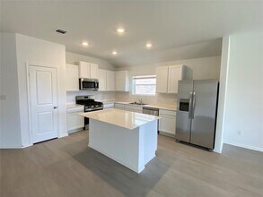 1332 Aquilla Dr in Leander, TX - Building Photo - Building Photo