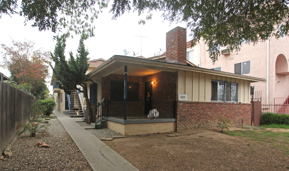 207 S Avenue 55 in Los Angeles, CA - Foto de edificio