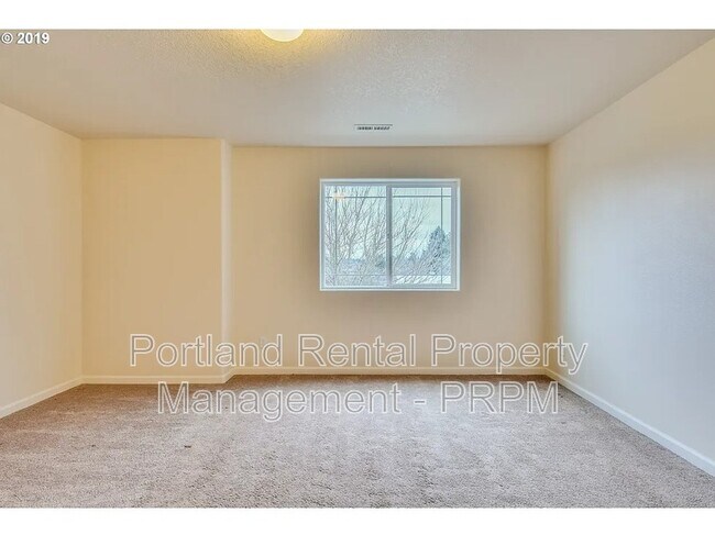 5113 SE Lone Oak St in Hillsboro, OR - Foto de edificio - Building Photo