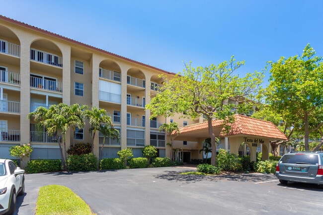property at 950 Ponce De Leon Rd