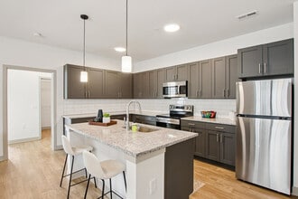 Kensington Gardens in McCordsville, IN - Foto de edificio - Building Photo