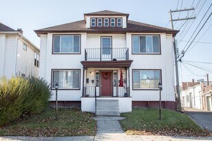 1463 Beaconsfield Ave, Unit 2S in Grosse Pointe Park, MI - Building Photo