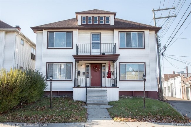 1463 Beaconsfield Ave, Unit 2S