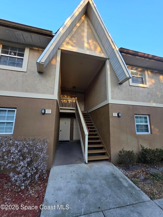 189 Cambridge Ln in Melbourne, FL - Building Photo