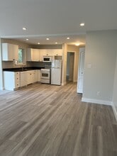 3354 Sewell Rd in Victoria, BC - Building Photo - Building Photo
