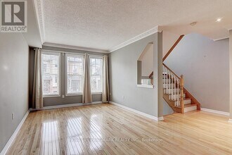 5980 Whitehorn Ave in Mississauga, ON - Building Photo - Building Photo