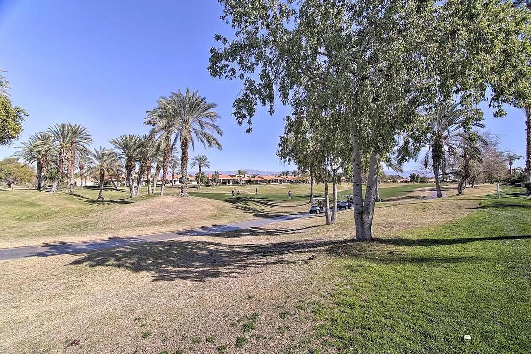 54 Hilton Head Dr in Rancho Mirage, CA - Building Photo