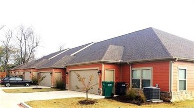 2007 S Dixieland Rd-Unit -B in Rogers, AR - Foto de edificio - Building Photo