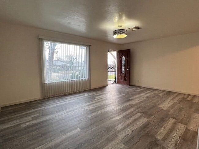 2512 Edwards Ave in Bakersfield, CA - Building Photo - Building Photo