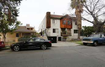 2243 Niagara St in Burbank, CA - Building Photo - Building Photo