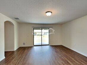 733 Chatham Walk in Ruskin, FL - Building Photo - Building Photo