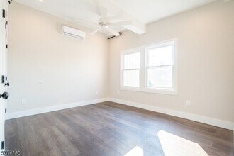 528 Oak Ave in Maywood, NJ - Foto de edificio - Building Photo
