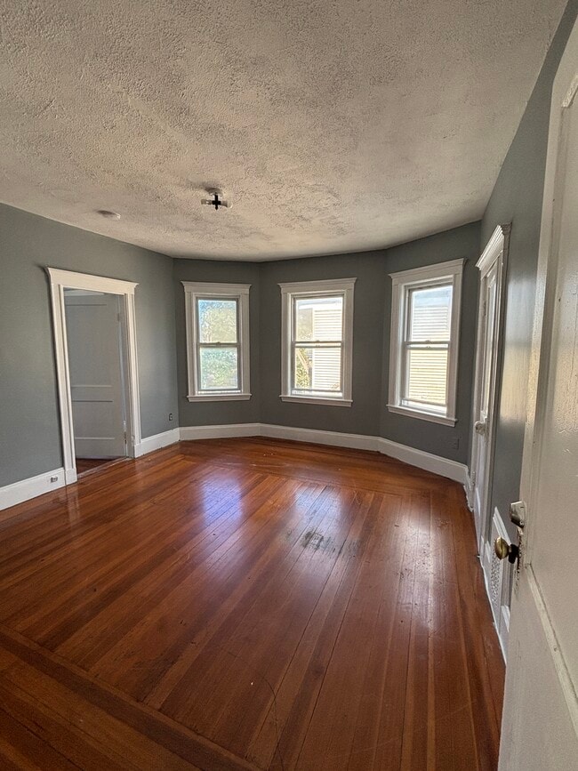 46 Evelyn St, Unit 3 in Boston, MA - Foto de edificio - Building Photo