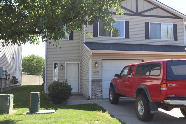 property at 4820 N Orchid Ln