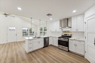 903 E 37th St in Houston, TX - Building Photo - Building Photo