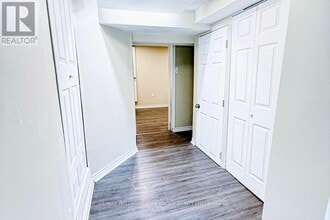6072 Hillsdale Dr in Whitchurch-Stouffville, ON - Building Photo - Building Photo