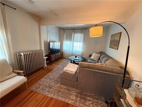 16 Apthorp Ave in Newport, RI - Building Photo - Building Photo