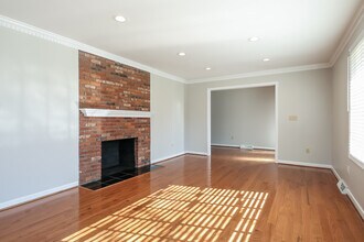 303 Sherborne Dr in Greenville, SC - Foto de edificio - Building Photo