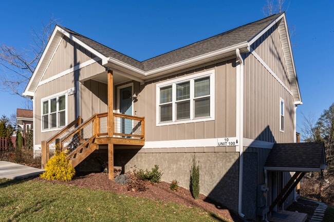 10-200 Laurel Loop, Unit 200 in Asheville, NC - Building Photo - Building Photo