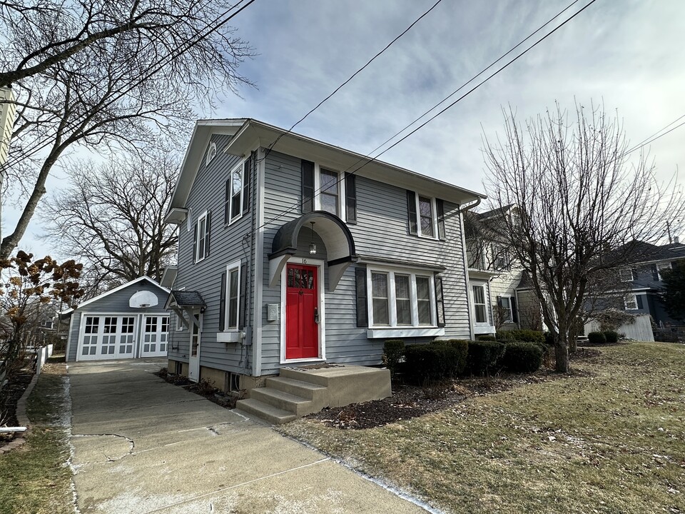 16 N Mallory Ave in Batavia, IL - Building Photo