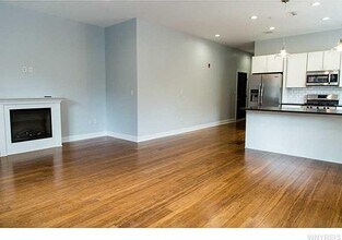 220 Franklin St, Unit 1 in Buffalo, NY - Foto de edificio - Building Photo