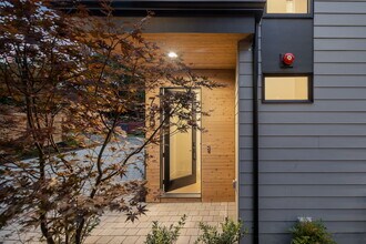 745 17th Ave W in Kirkland, WA - Building Photo - Building Photo