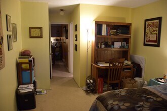 398 Parrott St, Unit 104 in San Leandro, CA - Building Photo - Building Photo
