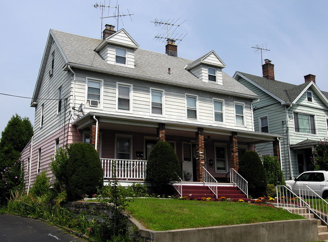 144 Smith St in Port Chester, NY - Building Photo - Building Photo