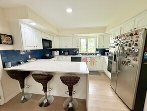 16 Avery Path in Newton, MA - Building Photo - Building Photo