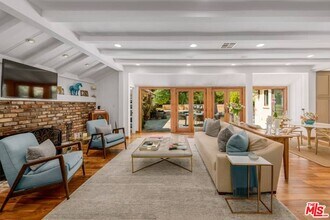 9545 Dalegrove Dr in Beverly Hills, CA - Building Photo - Building Photo