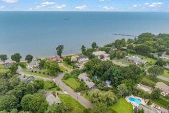13 Whitney Cir in Glen Cove, NY - Building Photo - Building Photo