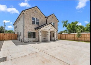 102 Schade Ln in Houston, TX - Building Photo - Building Photo