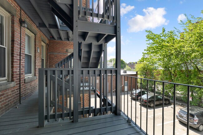 15 Woodbridge St, Unit 7 woodbridge 6 in Cambridge, MA - Foto de edificio - Building Photo