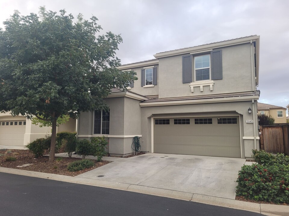 3049 Ivy Creek Ln in Roseville, CA - Building Photo