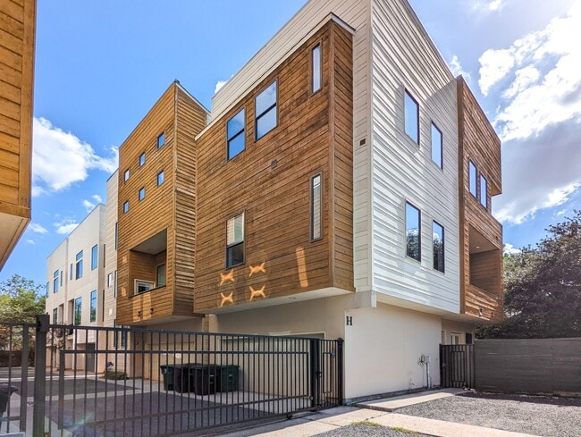 property at 714 E 20th St
