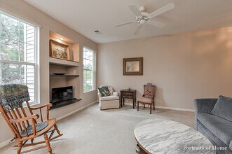 1942 Golden Gate Ln in Naperville, IL - Building Photo - Building Photo