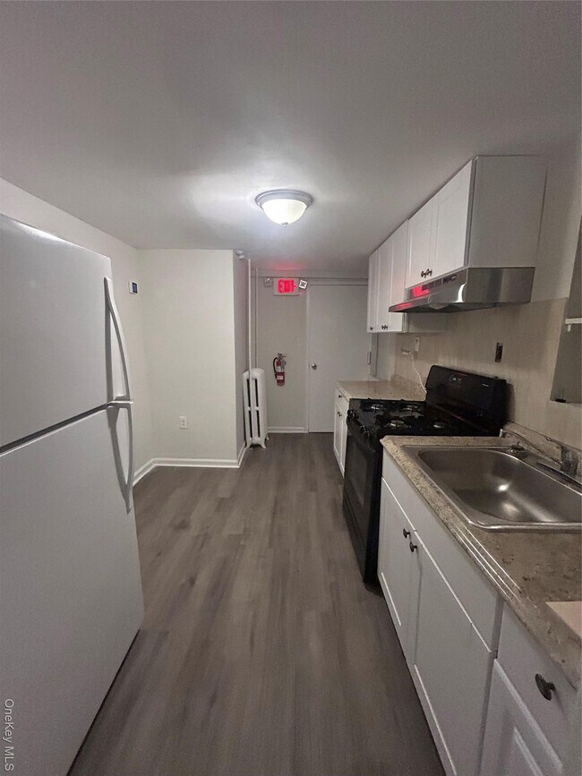 144 Waverly St-Unit -1 in Yonkers, NY - Building Photo - Building Photo