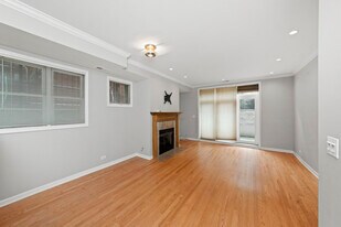 540 W Oakdale Ave, Unit g in Chicago, IL - Building Photo