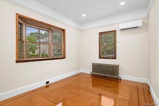 78 Violet Ave in Floral Park, NY - Building Photo - Building Photo