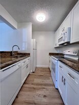 1013 Meadows Cir in Boynton Beach, FL - Building Photo