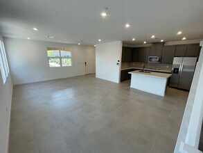 808 Royal Beekman St in Henderson, NV - Building Photo - Building Photo