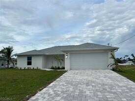 3462 NE 10th Pl in Cape Coral, FL - Building Photo