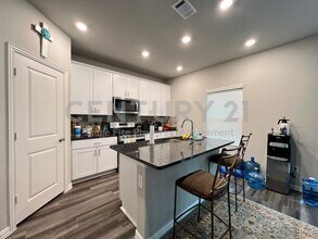 10532 Big Lagoon Dr in Fort Worth, TX - Building Photo - Building Photo