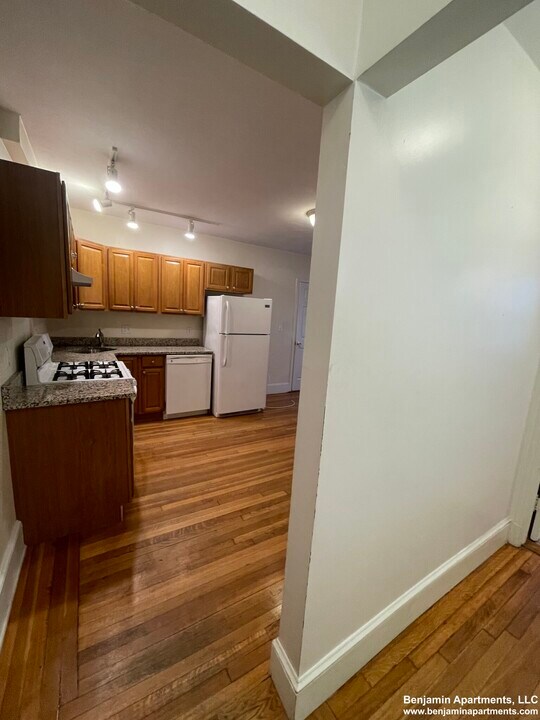 1637 Commonwealth Ave, Unit 11 in Boston, MA - Foto de edificio