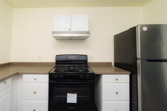 505 E Applegate Dr in Austin, TX - Building Photo - Building Photo