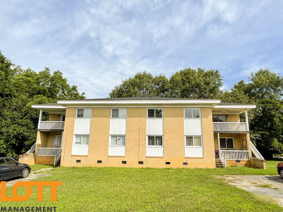 120 Pueblo St #D, Unit D in Spartanburg, SC - Foto de edificio