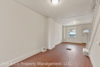 1264 W King St photo'