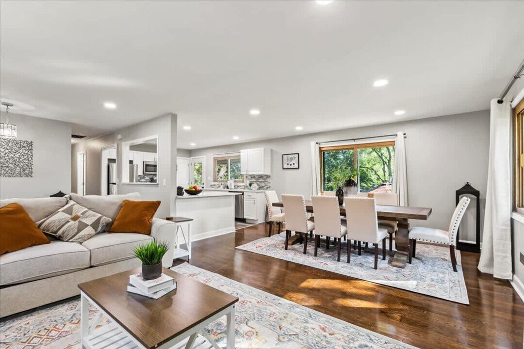 2N361 Diane Ave in Glen Ellyn, IL - Building Photo