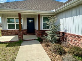 1660 Gallant Fox Ln in Prairie Grove, AR - Building Photo